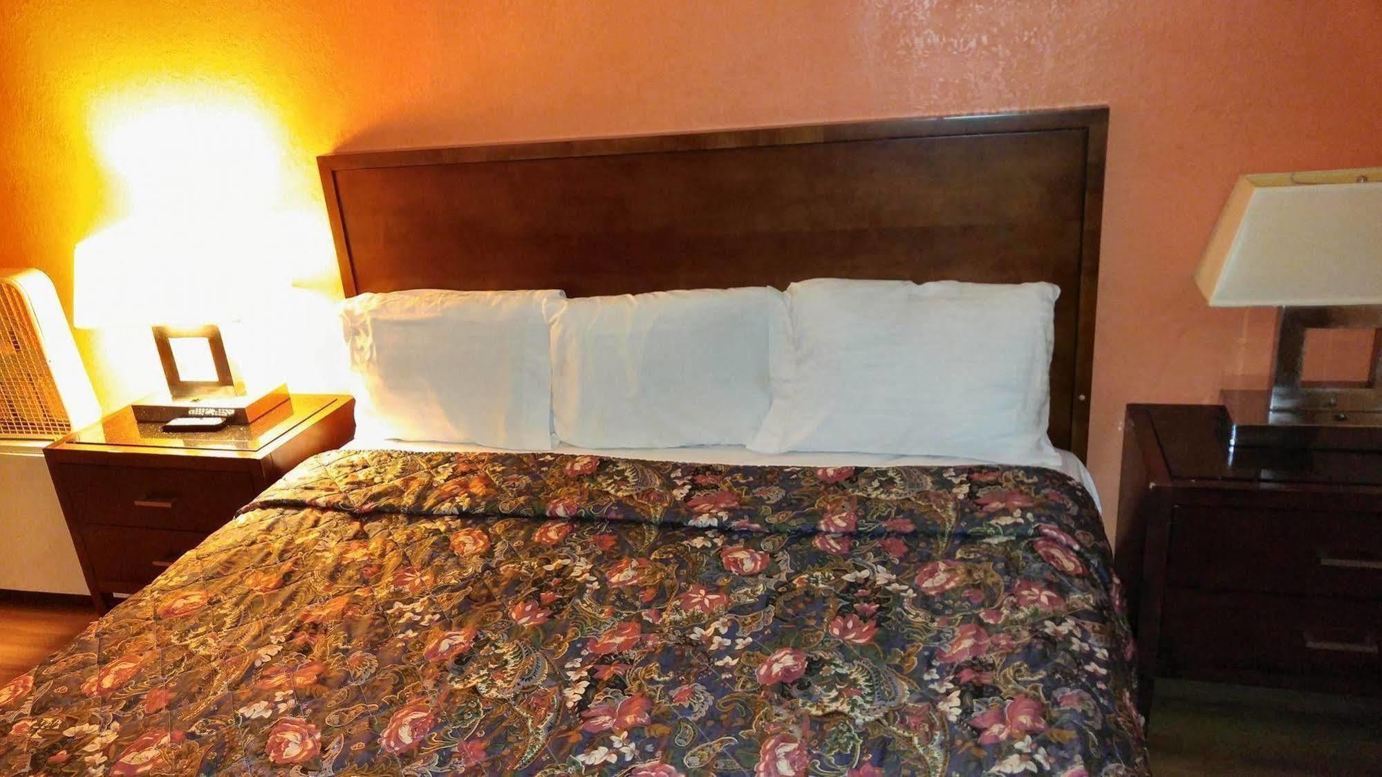 Regency Inn And Conference Center Clinton Luaran gambar